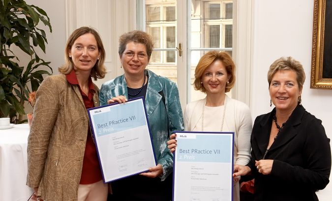 BP VII 2.Preis v.l.: Gabi Faber-Wiener (Juryvorsitzende), Mag. Gabriele Stoik (Otis), Andrea Schneider (Prima Public Relations), Mag. Dagmar Lang (Manstein-Verlag). ©Peter Svec