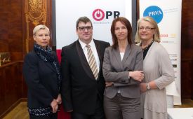 Österreichisches PR-Gütezeichen vlnr.: Ingrid Vogl (PRVA), Jürgen Gangoly (PRQA), Brigitte Mühlbauer (PRQA), Susanne Senft (PRQA). ©Jana Madzigon