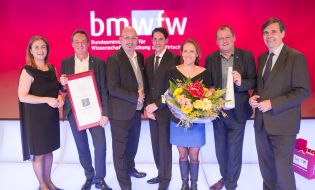 Julia Wippersberg (PRVA-Präsidentin), Michael Opriesnig, Gerald Czech, Thomas Marecek, Andrea Winter, Robert Dempfer (Österreichisches Rotes Kreuz), Matthias Tschirf (Sektionschef bmwfw) © Hörmandinger/APA Fotoservice