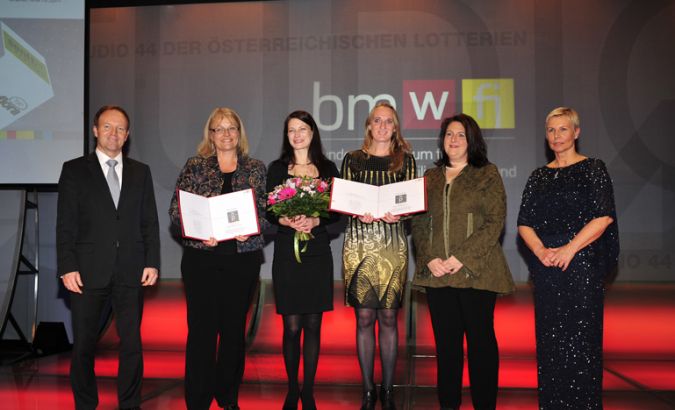 Kategoriesieger 2013 Corporate PR vlnr.: Sektionschef Michael Losch (BMWFJ), Susanne Senft (senft & partner), Isabella Hollerer (bellaflora), Birgit Gusenleitner (bellaflora), Eva Fesel (senft & partner), Ingrid Vogl (PRVA-Präsidentin). ©Nadine Bargad